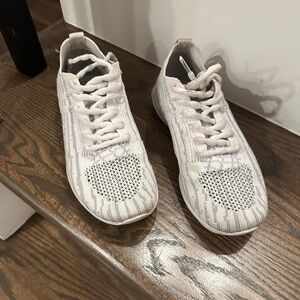 Rebel Girls cheer shoes! Size Y3